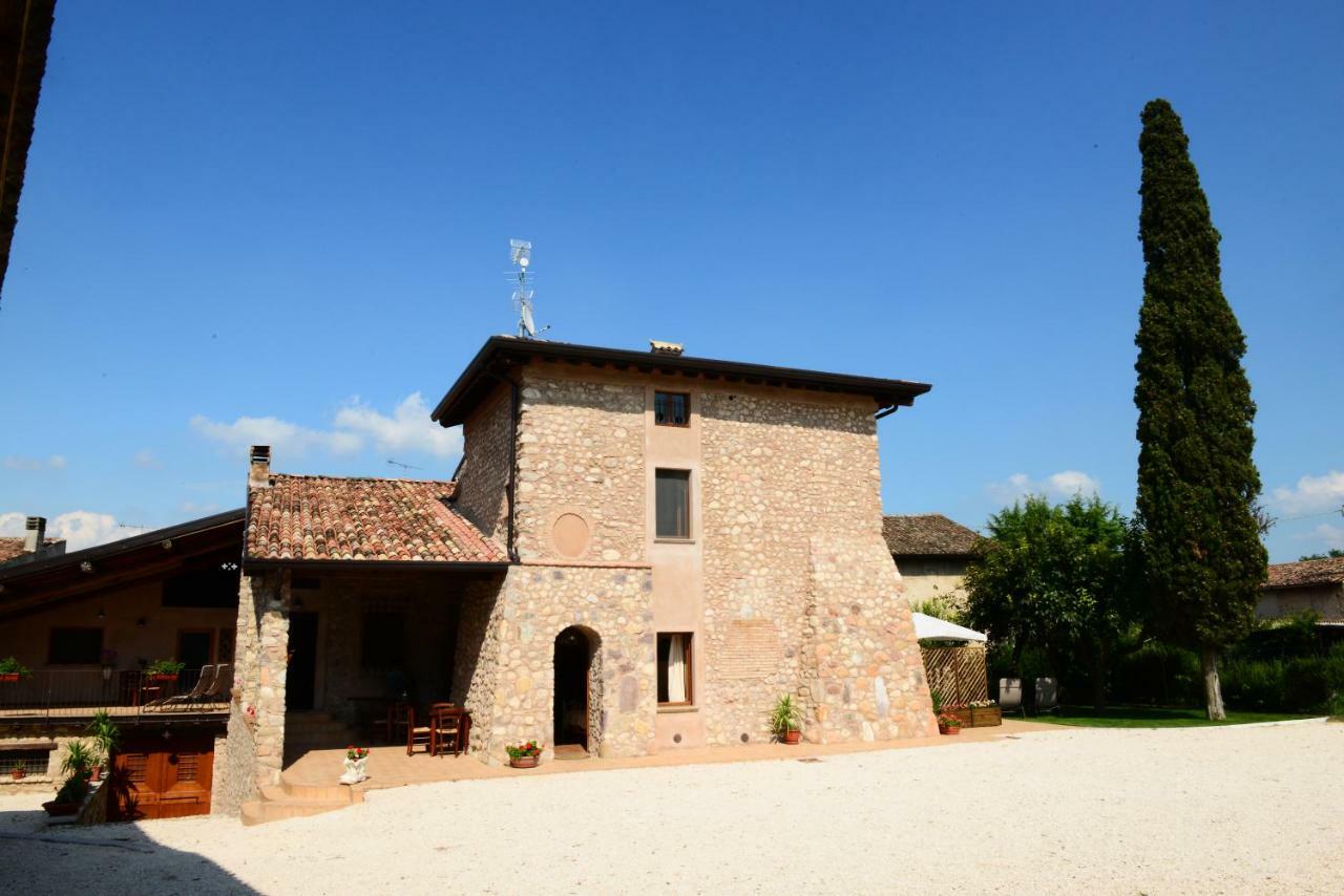 Corte Davini Agriturismo Монцамбано Экстерьер фото